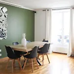 Spacious Duplex In The Heart Of *