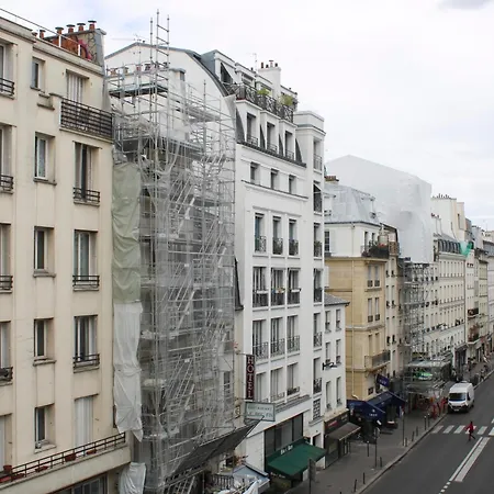 Spacious Duplex In The Heart Of דירה