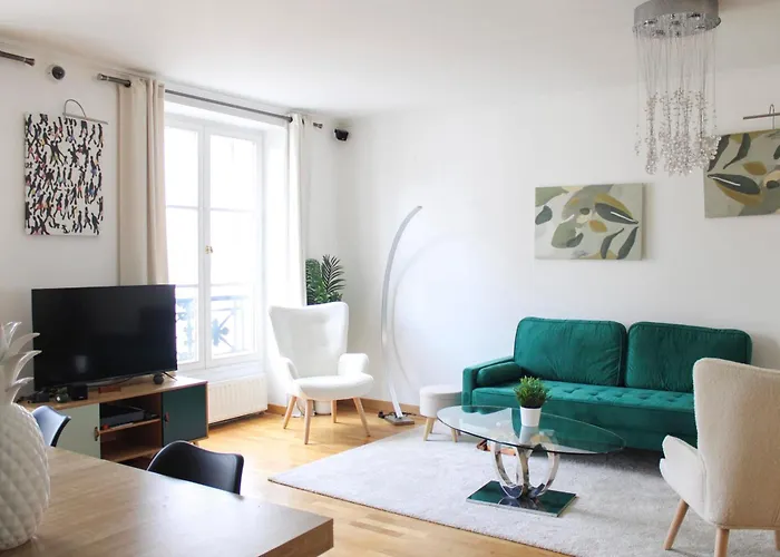 Апартаменты Spacious Duplex In The Heart Of Париж