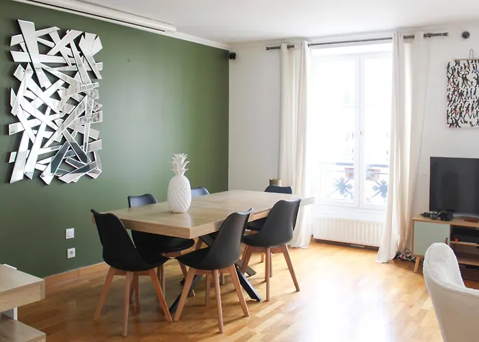 Spacious Duplex In The Heart Of *