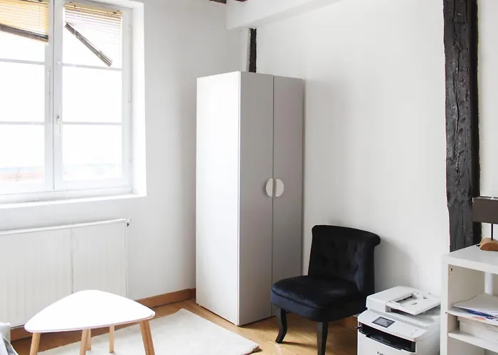 Spacious Duplex In The Heart Of Париж