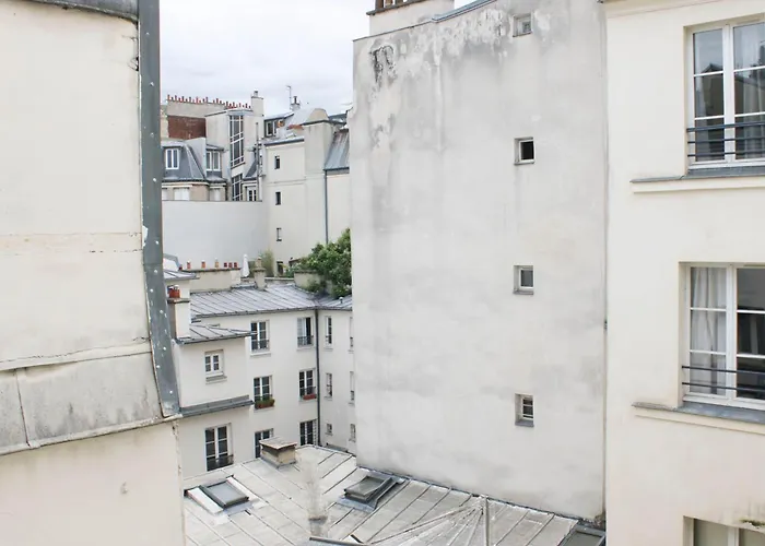 Апартаменты Spacious Duplex In The Heart Of *