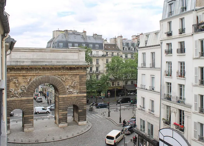 Апартаменты Spacious Duplex In The Heart Of Париж