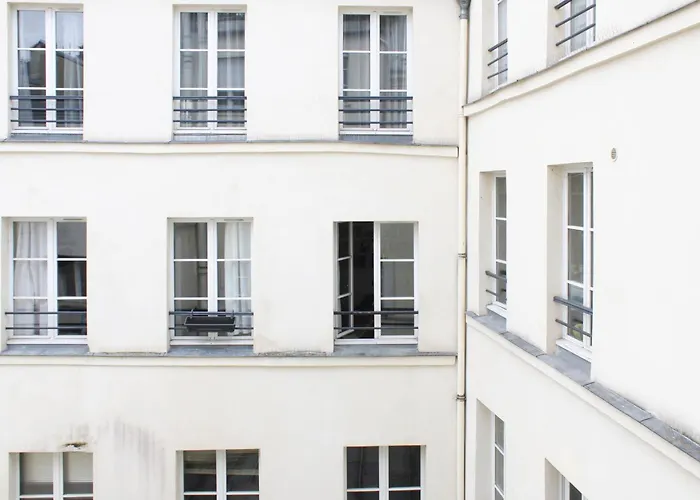 Apartamento Spacious Duplex In The Heart Of *